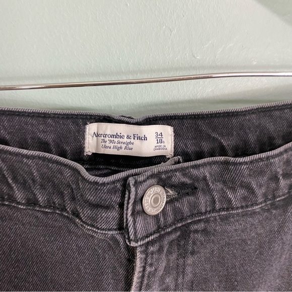 Abercrombie & Fitch The 90s Straight Ultra High Rise 34 18 Short Black - Picture 2 of 6